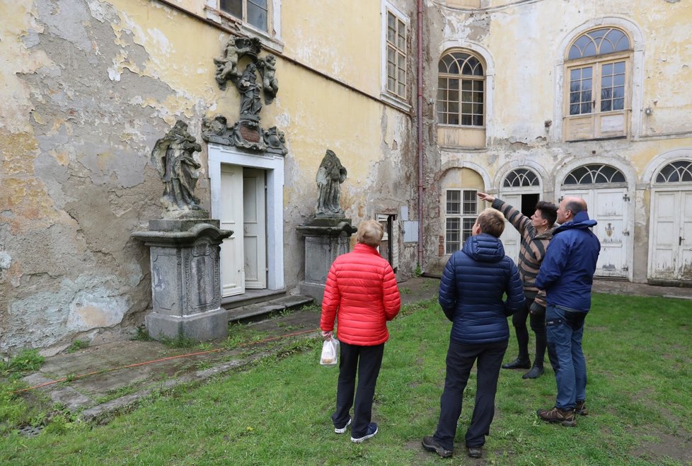 Každou neděli je zámek přístupný veřejnosti, Stropnický vás osobně provede.