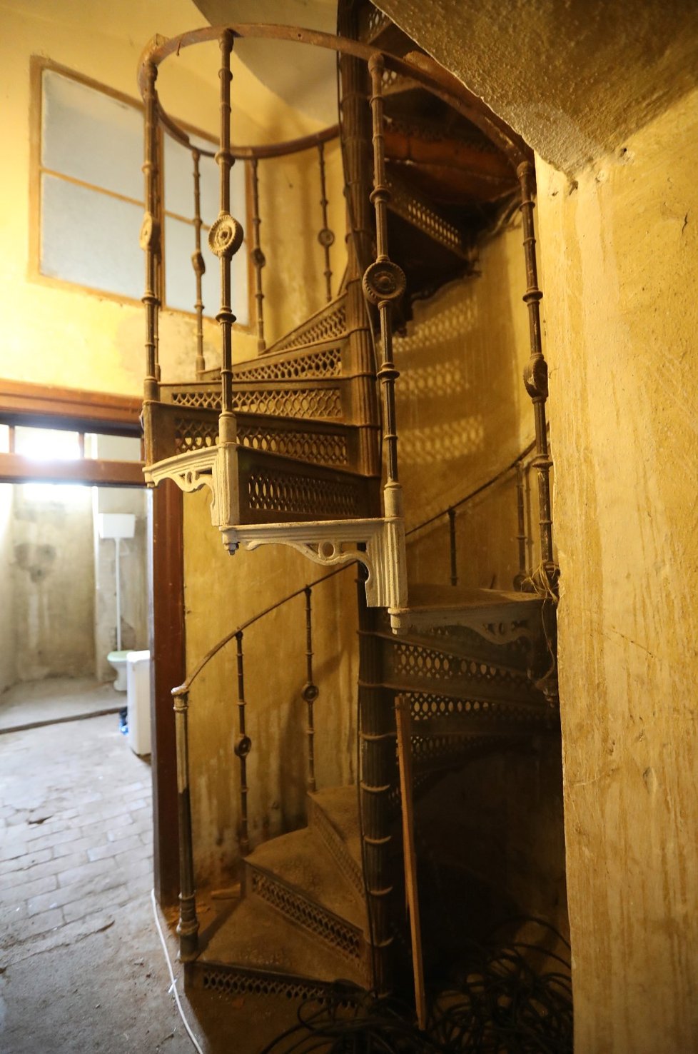 Točité schodiště sloužilo původně pro služebnictvo.