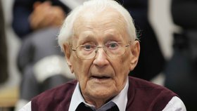 Soud s Oskarem Gröningem: Bývalý dozorce z Osvětimi dostal 4 roky
