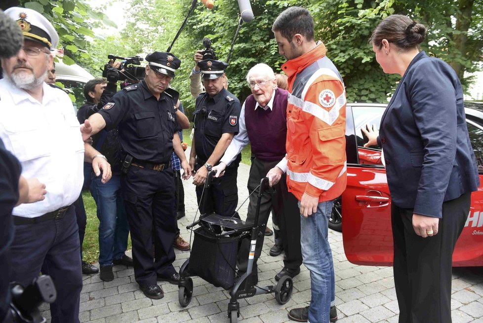 Soud s Oskarem Gröningem: Bývalý dozorce z Osvětimi dostal 4 roky