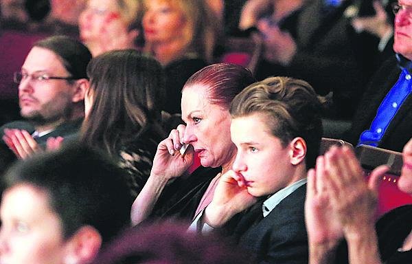 2015. Marcela Karleszová (50) se syny Oskarem a Oliverem na obnovené premiéře Draculy prožívali emotivní chvíle.