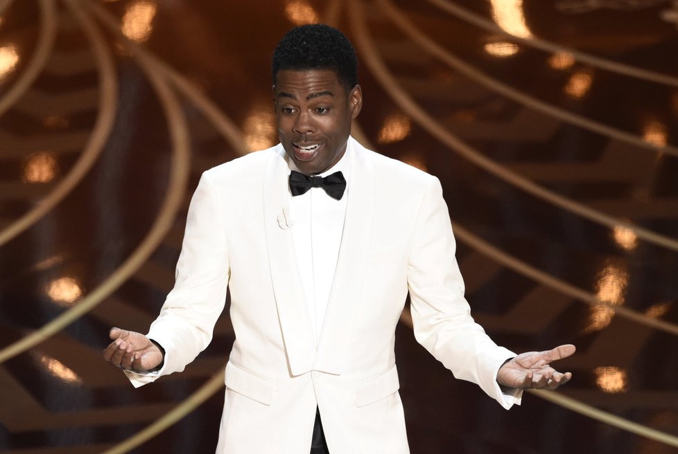 Moderátor Chris Rock změnil Oscary na kousavou rasovou kritiku.