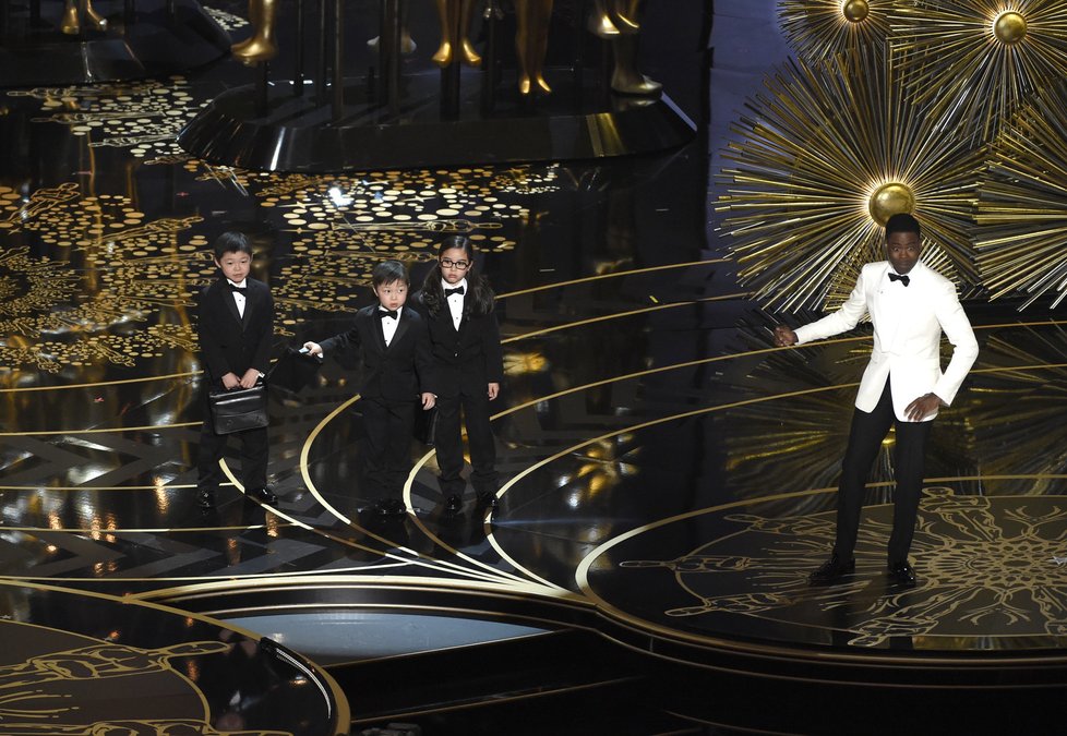 Moderátor Chris Rock změnil Oscary na kousavou rasovou kritiku.