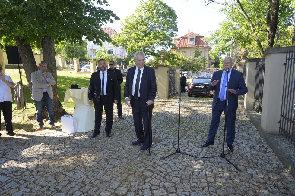 Miloš Zeman na oslavě narozenin Václava Klause