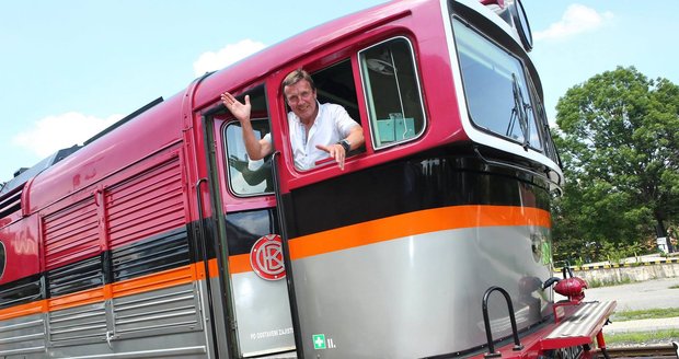 Zdeněk Mahdal slavil narozeniny na řeporyjském nádraží.