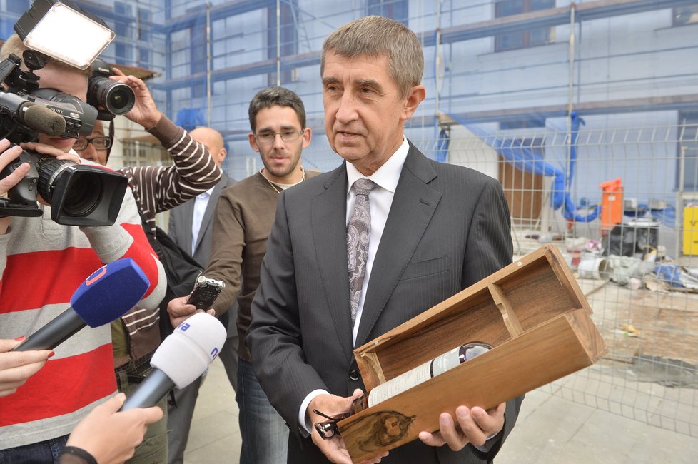 Andrej Babiš s dárkem pro prezidenta Zemana