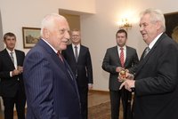 Pánská jízda na Hradě: Zeman slavil sedmdesátku s Klausem, Babišem, Sobotkou a dalšími politiky!