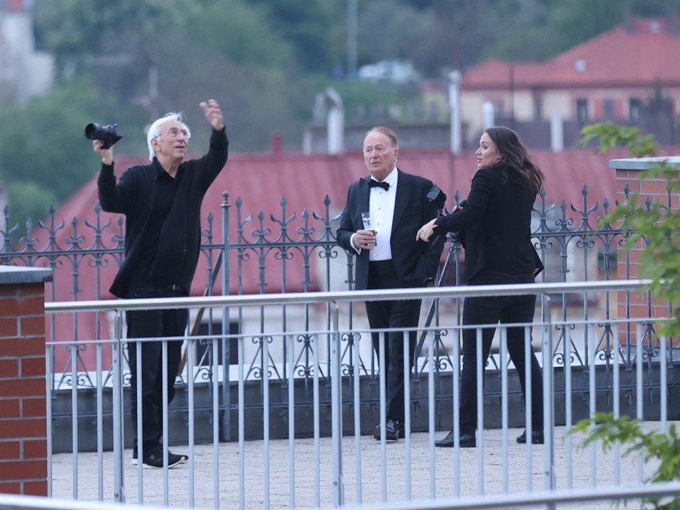 Tajná oslava 80. narozenin Petra Jandy: S manželi Malířovými.