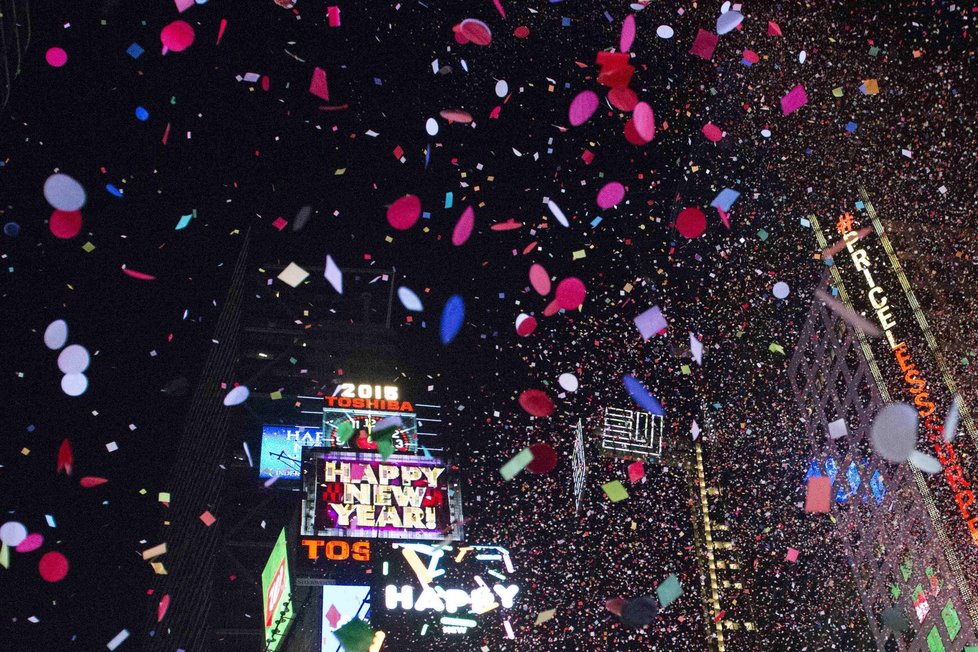 Konfety na Times Square v New Yorku.