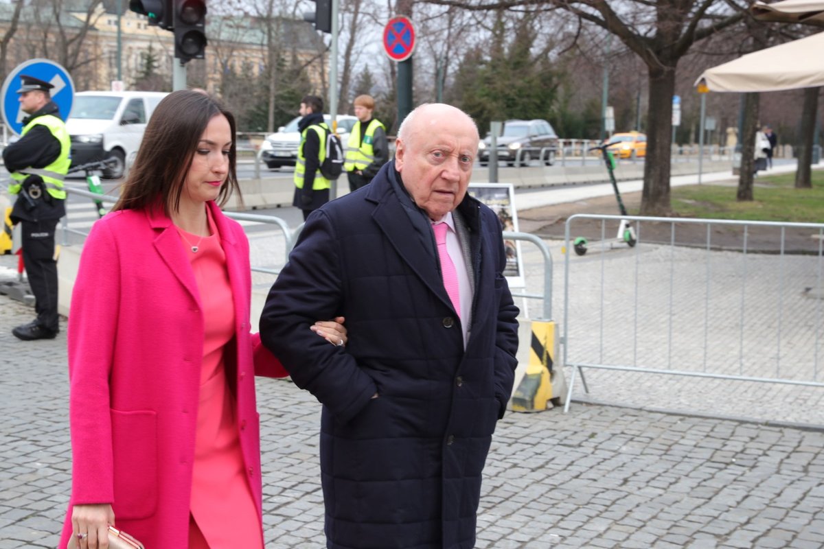 Felix Slováček s partnerkou Lucií Gelemovou přichází na oslavu konanou ku příležitosti sedmi let od inaugurace prezidenta Miloše Zemana na Pražském hradě. (8. 3. 2020)