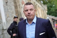 Divoký pátek poslance Rajchla: Erotické fotky a trestní oznámení