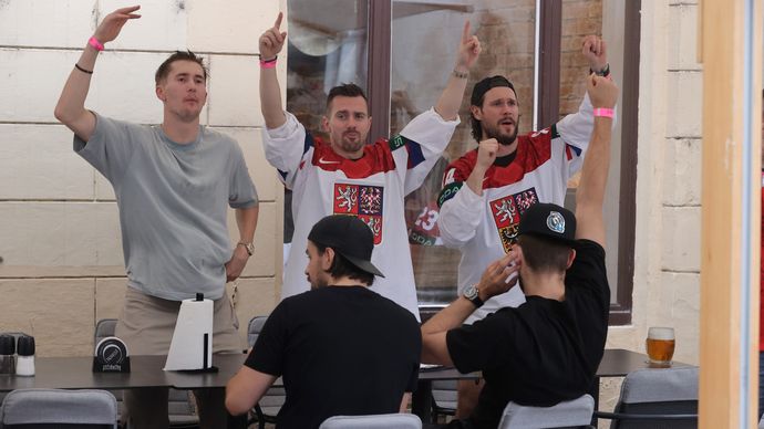 Po párty na Staromáku zavítal tým do podniku Martina Ručinského.