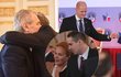 Oslavy 20 let ČR v NATO na Hradě: Zeman s Kiskou (vlevo) i Madeleine Albrigtová