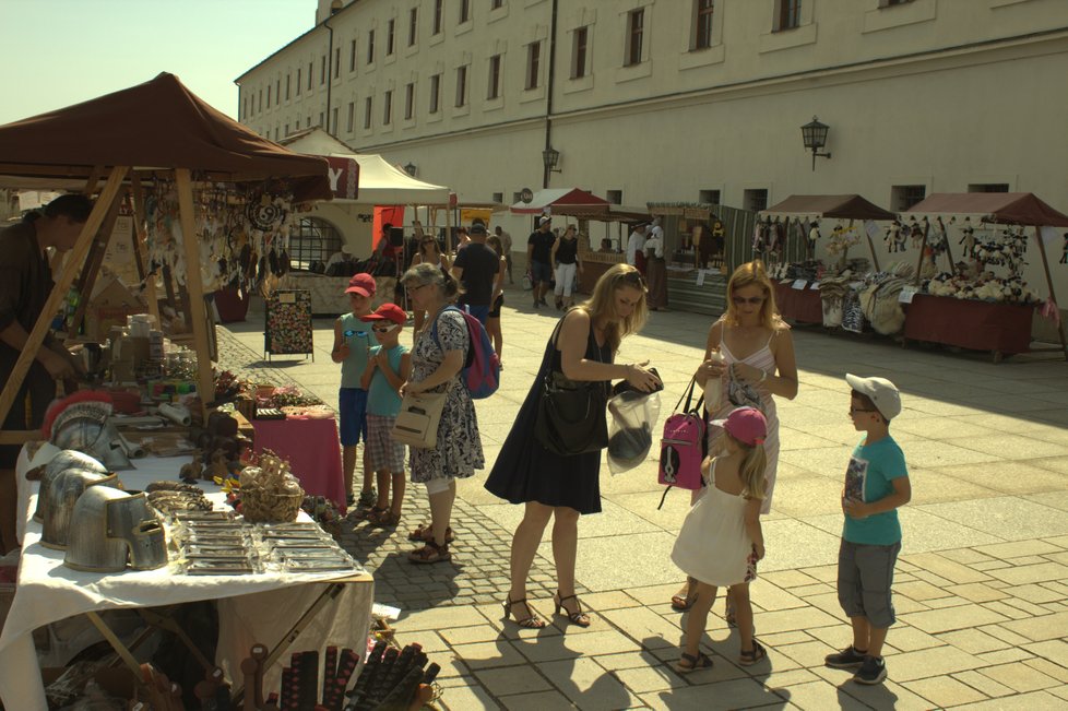 Brno zpět ve středověku: Rytířská klání, starodávný kolotoč a kolovrátek oslavily nikdy nedobyté město.