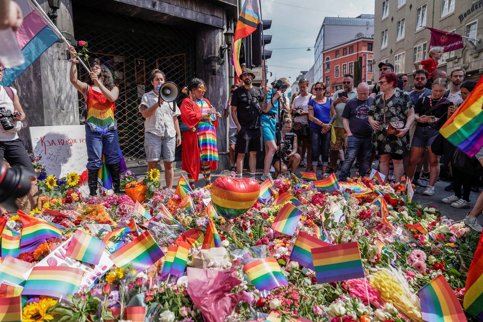 Střelec zaútočil v gay baru v norském Oslu.