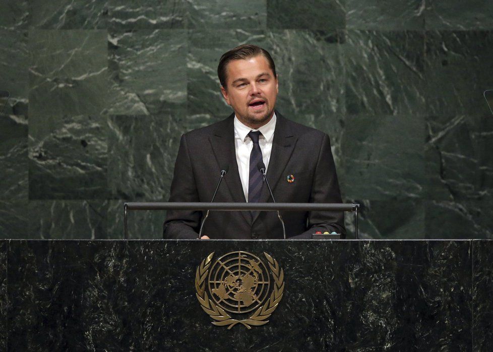 Ceremoniál zahájil herec Leonardo DiCaprio.