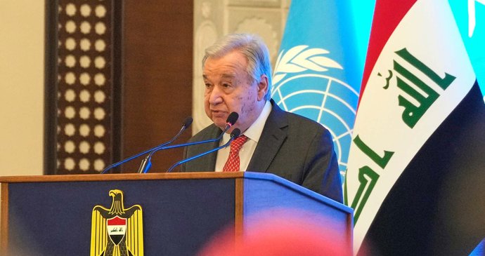 Generální tajemník OSN António Guterres hovoří během akce u příležitosti ukončení politické mise OSN v Bagdádu v Iráku. (13.12.2025)