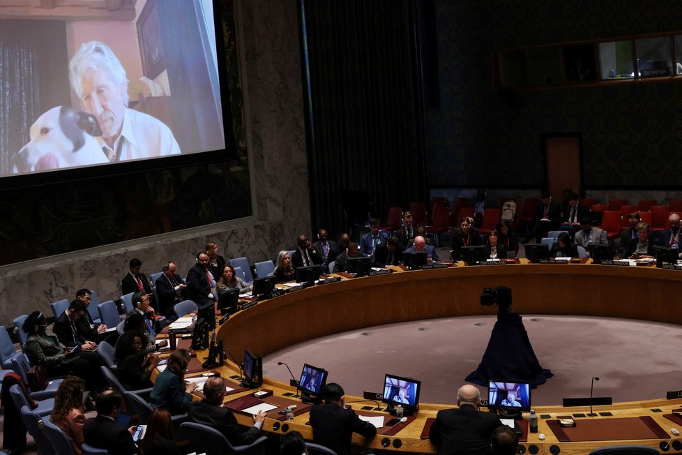 Na zasedání Rady Bezpečnosti OSN vystoupil i spoluzakladatel kapely Pink Floyd Roger Waters. (8. 2. 2023)