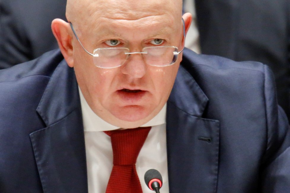 Ruský velvyslanec Vasilij Něbenzja na zasedání Rady bezpečnosti OSN