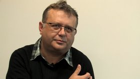 Bartoškův kamarád a kolega Jan Veselý se v seriálu Blesk.cz Osoba blízká rozpovídal o tom, jaký Jan Bartošek (KDU-ČSL) je.