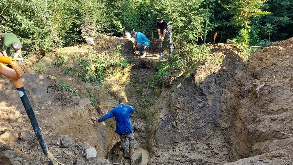 Michlal Franek a Tomáš Němec našli v lsích u Osoblyha sovětský bitevník z druhé světové války i s ostatky dvou členů posádky.