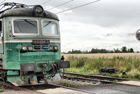 Vlak přejel na Šumavě ženu na kolejích, strojvůdce nestihl zabrzdit!