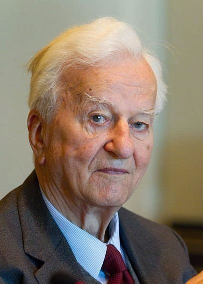 Richard von Weizsäcker (†94), *15. dubna 1920 - †31. ledna 2015, bývalý německý prezident, skonal stářím