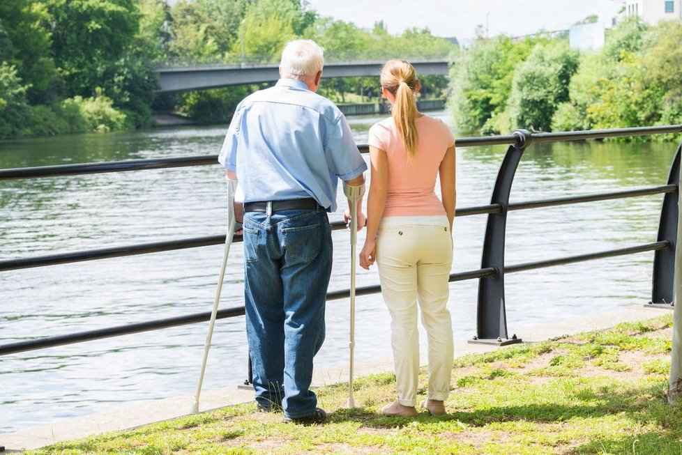 Osteoporóza – metabolická kostní choroba, která se projevuje řídnutím kostní tkáně, ohrožuje hlavně ženy.