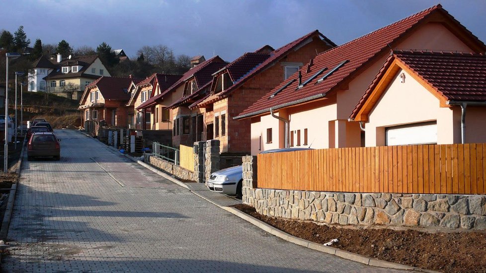 Ostopovice mají 1 700 obyvatel, řada z nich si postavila nové domky.