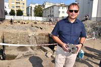 Ježek i koňská hlava: Archeologové našli v Ostravě středověké poklady