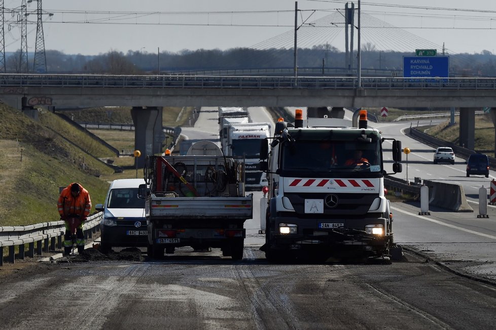 Na okraji Ostravy začala rekonstrukce části zvlněného úseku dálnice D1 (dříve D47), na nichž se objevily problémy hned po jejich dokončení před více než deseti lety.