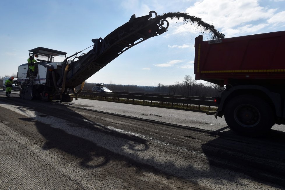 Na okraji Ostravy začala rekonstrukce části zvlněného úseku dálnice D1 (dříve D47), na nichž se objevily problémy hned po jejich dokončení před více než deseti lety.