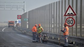 Ředitelství silnic a dálnic (ŘSD) zahájilo provizorní opravu prvního úseku dálnice D1 mezi Ostravou a polskými hranicemi.