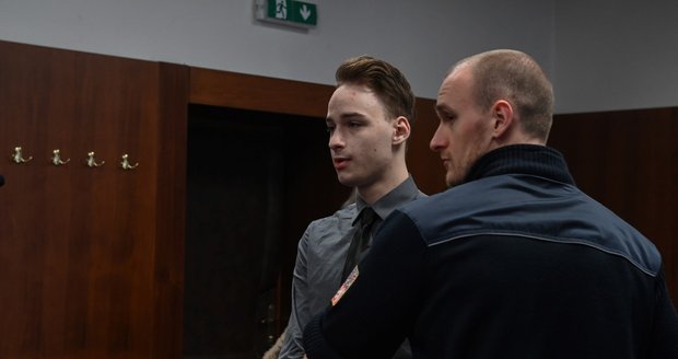 Před vrchním soudem stanul dvacetiletý Daniel Gregor obžalovaný z loupežné vraždy, 29. října 2025, Olomouc. Podle obžaloby po banální slovní roztržce ubil muže, který se vracel ze zaměstnání. Ostravský krajský soud mu uložil 16,5 roku vězení. Před vrchním soudem stanul dvacetiletý Daniel Gregor obžalovaný z loupežné vraždy, 29. října 2025, Olomouc. Podle obžaloby po banální slovní roztržce ubil muže, který se vracel ze zaměstnání. Ostravský krajský soud mu uložil 16,5 roku vězení.