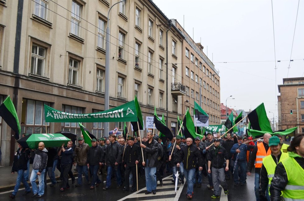 Dav horníků prošel Ostravou aby vyjádřil nesouhlas s managamentem OKD a majitelem Zdeňkem Bakalou.