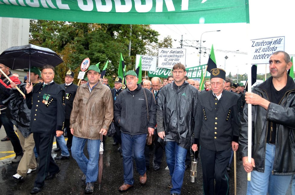 Dav horníků prošel Ostravou aby vyjádřil nesouhlas s managamentem OKD a majitelem Zdeňkem Bakalou.