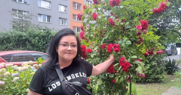 Nikola Gaiová (34) z Ostravy-Dubiny s manželem Lukášem udělali díky zahrádce bydlení na sídlišti krásnější.