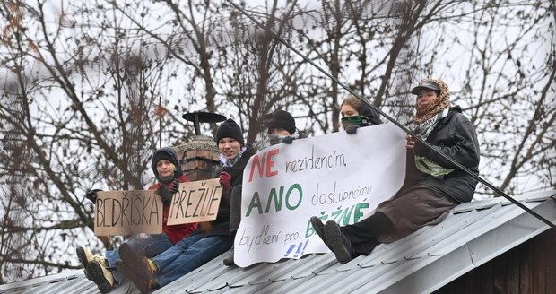 Příznivci ostravské lokality Bedřiška dnes obsadili jeden z domů určený k demolici,. (13. 11. 2025)