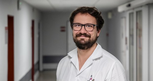 Kardiochirurg Branislav Bezák z Fakultní nemocnice Ostrava. Umístil se v prestižním světovém žebříku mladých kardiochirurgů 40 pod 40 jako vůbec první český i slovenský lékař.
