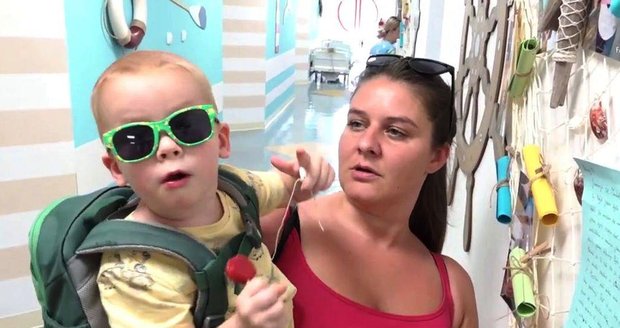 Maminka Marie Hrabcová chodí s Filípkem do nemocnice každé čtyři dny.