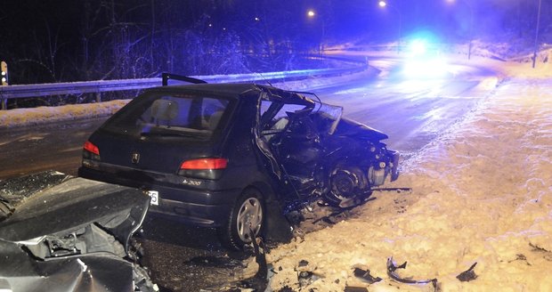 Kvůli námraze na silnici se v Ostravě vybouralo 20 aut