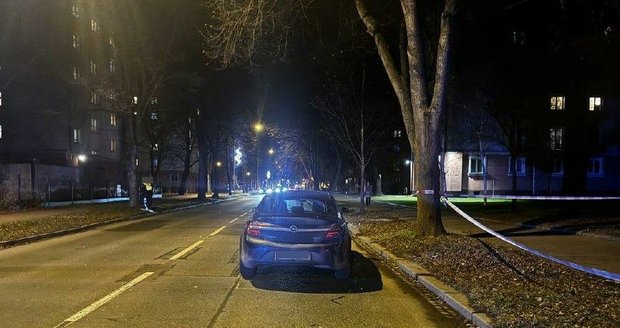 V Ostravě-Zábřehu srazil řidič seniorku (†73), která přecházela mimo přechod. V Ostravě-Zábřehu srazil řidič seniorku (†73), která přecházela mimo přechod.