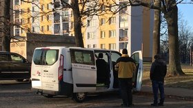 Policie sbírá stopy ve služebním automobilu vraha Ctirada Vitáska.