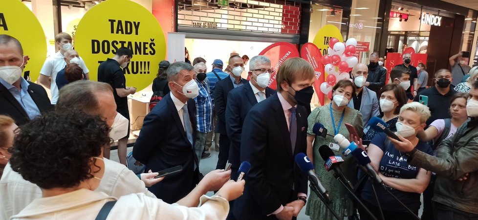 Podpořit vakcinaci přijeli do Ostravy premiér i ministr zdravotnictví.