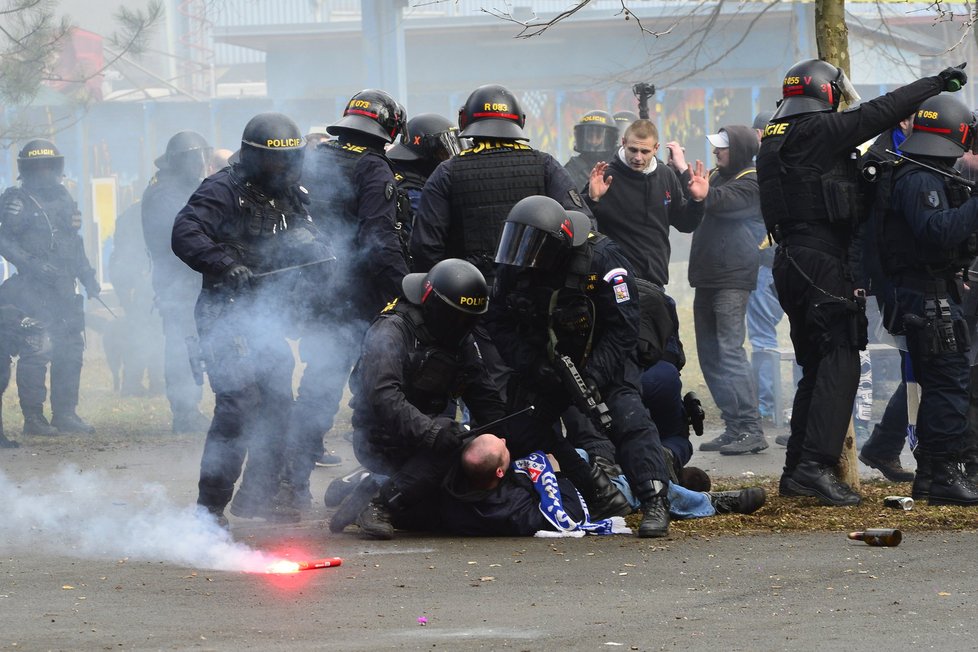 Fanoušci Ostravy často potřebují zklidnit policií.