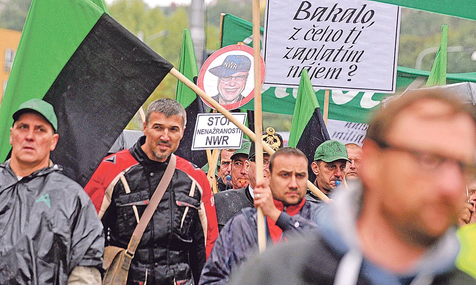 Demonstrace havířů proti uzavření dolu Paskov