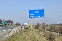 Záhadná smrt pohřešovaného seniora: Ležel v příkopu u silnice na Opavu!