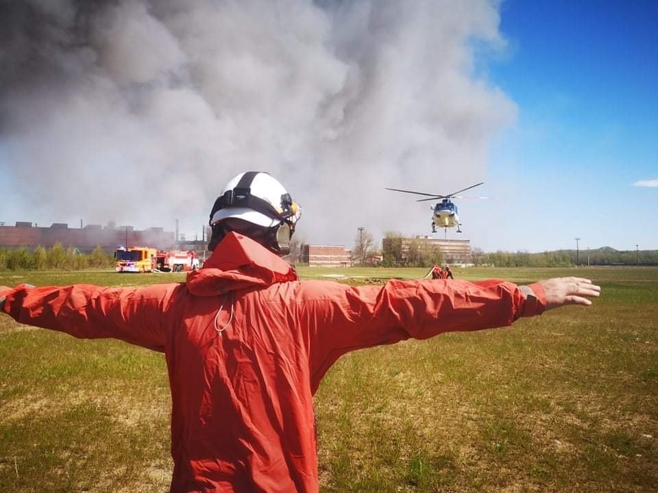 Mohutný požár vrakoviště v Ostravě.