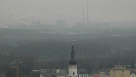 Takto včera vypadala Ostrava. Místní tomu říkají šedá záře.