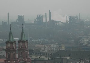 Ostrava zahalená smogovou mlhou